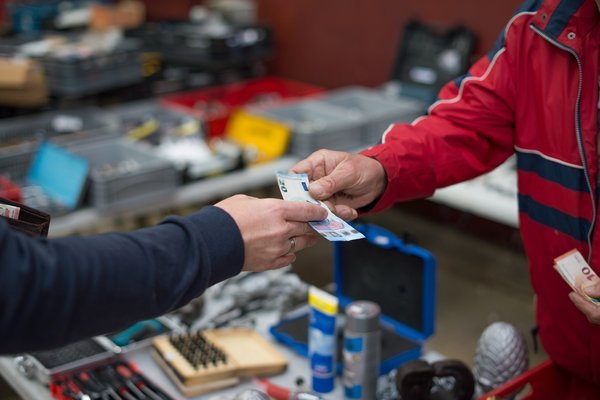 Vendeur - caissier - réassortisseur (H/F) Vendeur - caissier - réassortisseur (H/F)